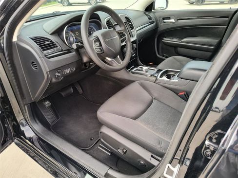 Used 2023 Chrysler 300 Touring w/ Sport Appearance Package image 2