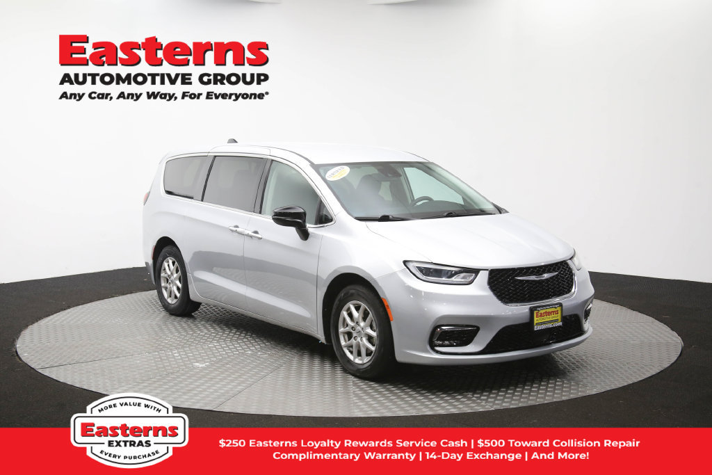 Used 2024 Chrysler Pacifica Touring-L FWD image 49