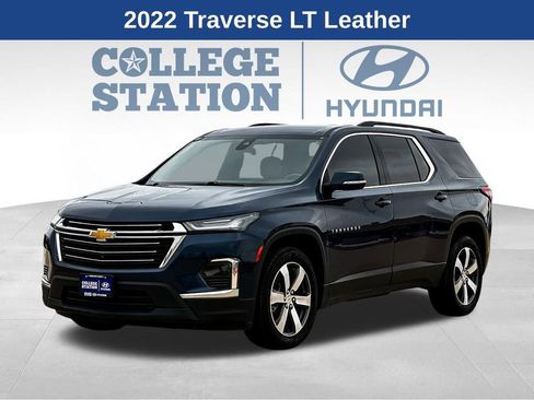 Used 2022 Chevrolet Traverse LT w/ LT Premium Package image 1