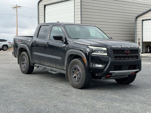 Used 2025 Nissan Frontier PRO-4X image 2