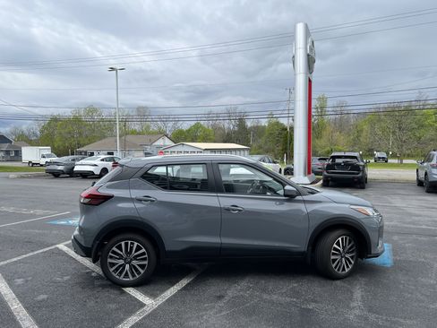 Used 2023 Nissan Kicks SV FWD image 17