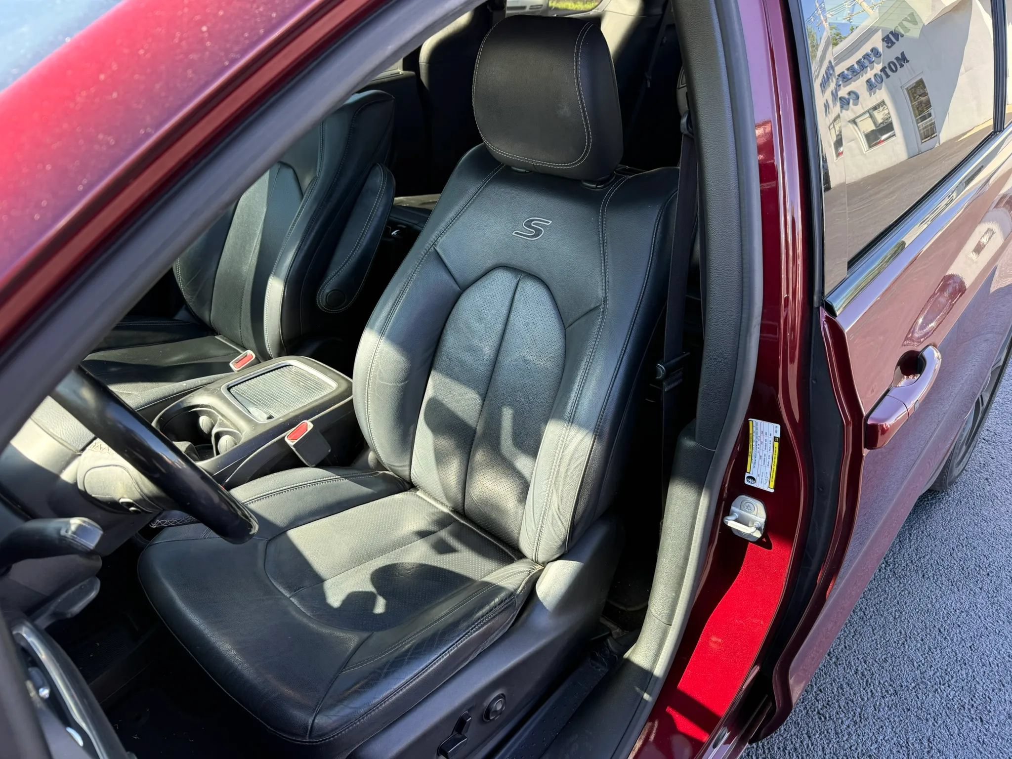 Used 2018 Chrysler Pacifica Touring-L Plus FWD image 2
