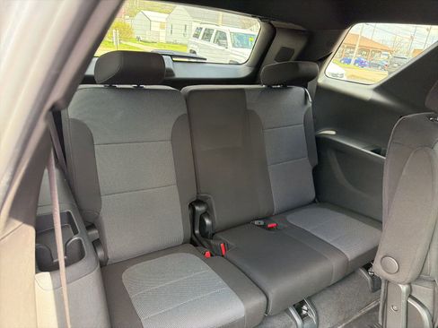 Used 2023 Chevrolet Traverse LT image 29
