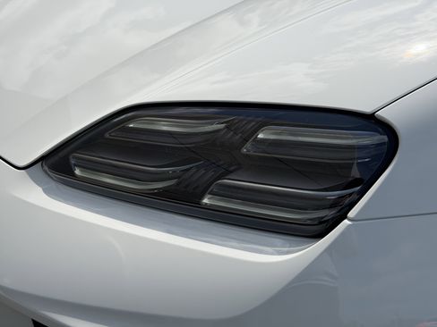 Certified 2024 Porsche Macan Turbo Electric AWD/4WD image 12