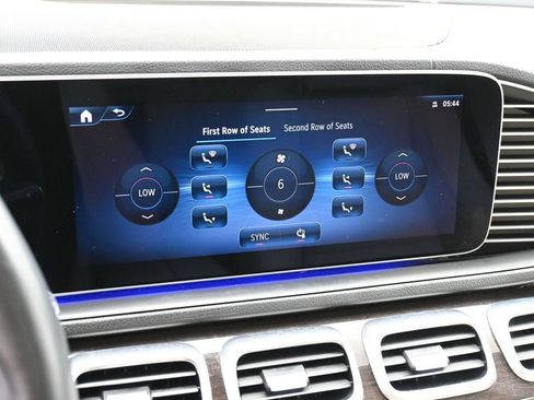 Used 2024 Mercedes-Benz GLS 450 4MATIC image 17