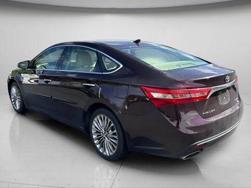 Used 2016 Toyota Avalon Limited w/ Toyota Safety Sense Package FWD image 12