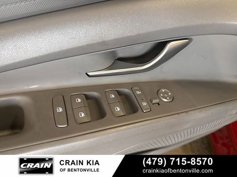 Used 2021 Hyundai Elantra SE FWD image 16