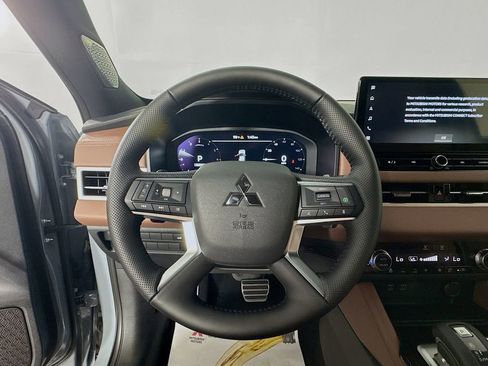 New 2025 Mitsubishi Outlander SEL image 11