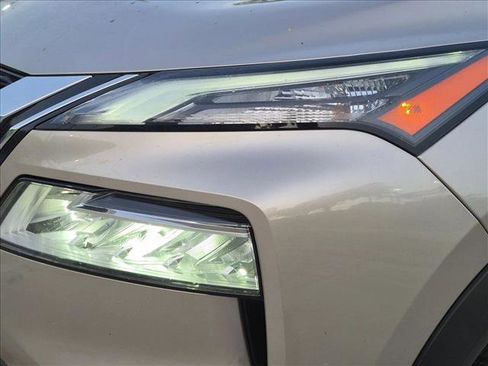 Used 2021 Nissan Rogue SL w/ Premium Package FWD image 7
