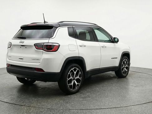 Used 2025 Jeep Compass Limited image 9