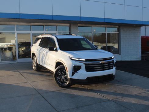 New 2026 Chevrolet Traverse LT image 2