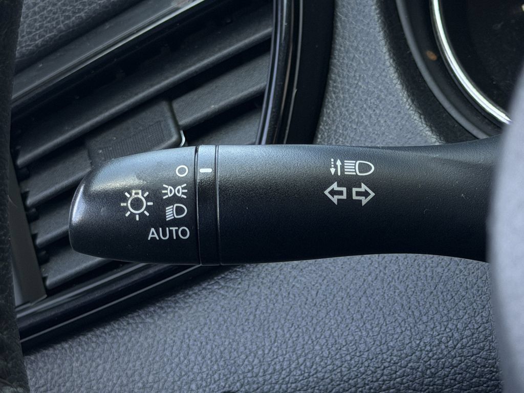 Used 2019 Nissan Rogue SV FWD image 24