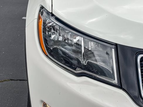Used 2018 Jeep Compass Latitude AWD/4WD image 7