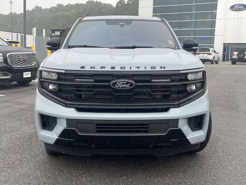 Certified 2025 Ford Expedition Platinum w/ Stealth Performance Package AWD/4WD image 9