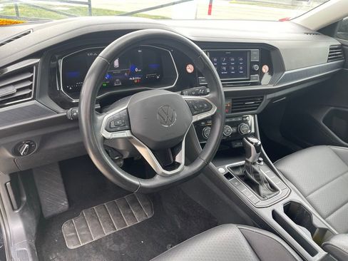 Used 2024 Volkswagen Jetta SE image 10