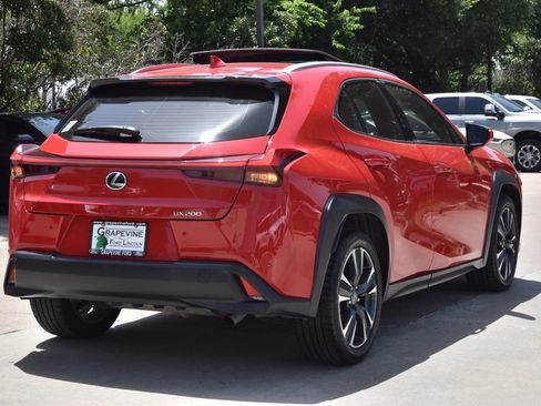 Used 2020 Lexus UX 200 w/ Premium Package FWD image 8