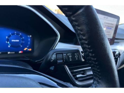 Used 2021 Ford Escape Titanium image 39