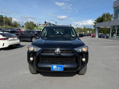 Used 2017 Toyota 4Runner SR5 AWD/4WD image 4
