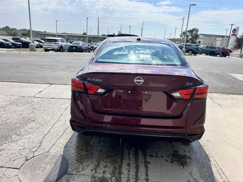 Used 2024 Nissan Altima 2.5 SV FWD image 4