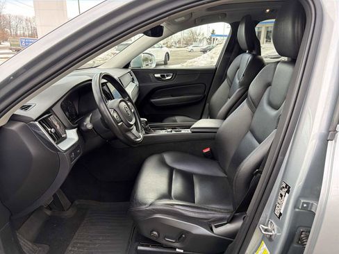 Used 2018 Volvo XC60 T5 Momentum w/ Advanced Package image 11