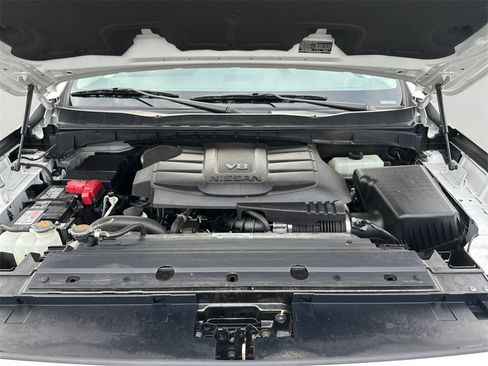Used 2023 Nissan Titan SV image 9