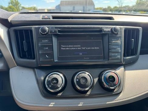 Used 2014 Toyota RAV4 LE image 17