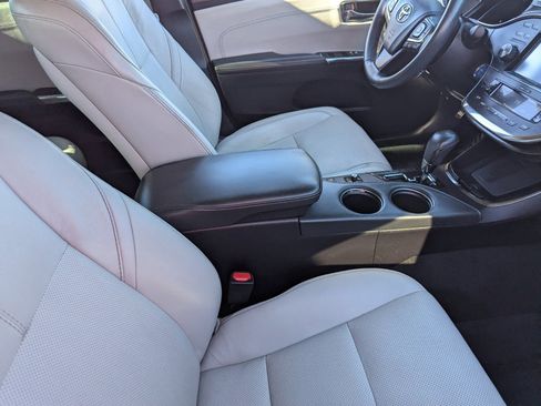 Used 2016 Toyota Avalon Limited image 11