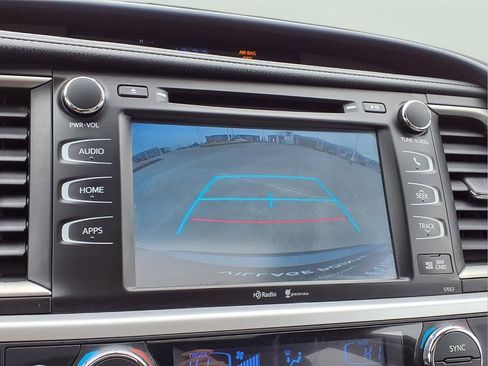 Used 2015 Toyota Highlander XLE image 21