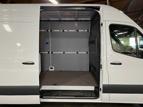 Used 2026 Mercedes-Benz Sprinter 2500 image 13