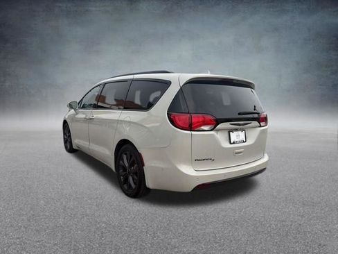 Used 2019 Chrysler Pacifica Touring-L Plus w/ Advanced Safetytec Group FWD image 11