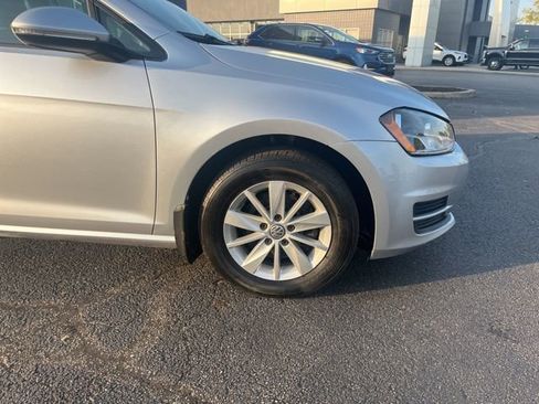 Used 2017 Volkswagen Golf SEL image 5