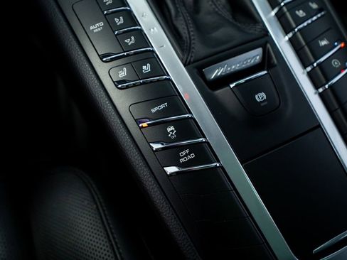 Used 2020 Porsche Macan image 42