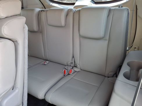 Used 2019 Toyota Highlander LE FWD image 4