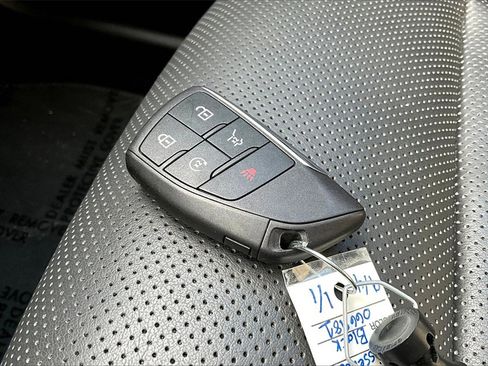 Used 2023 Buick Envision Essence image 11