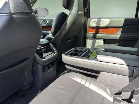 Used 2023 Lincoln Navigator Reserve AWD/4WD image 16
