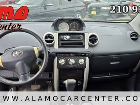 Used 2005 Scion xA FWD image 29