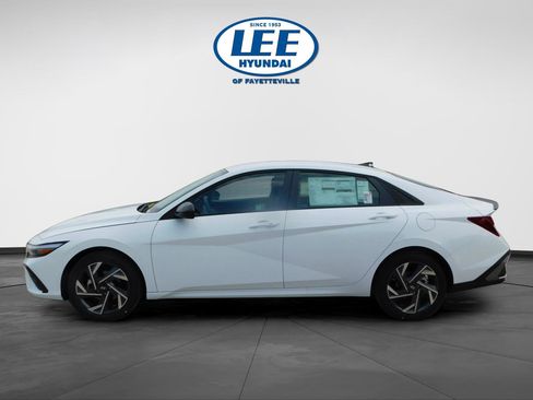 Certified 2025 Hyundai Elantra Sport FWD image 3