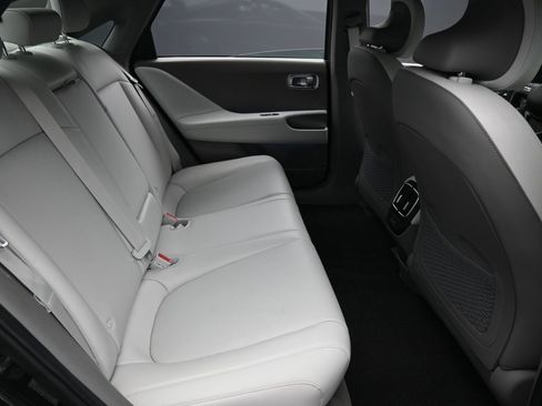 Used 2023 Hyundai Ioniq 6 SEL image 32