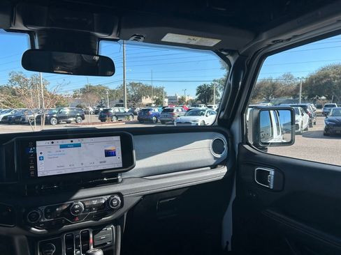Used 2024 Jeep Wrangler Sahara image 10