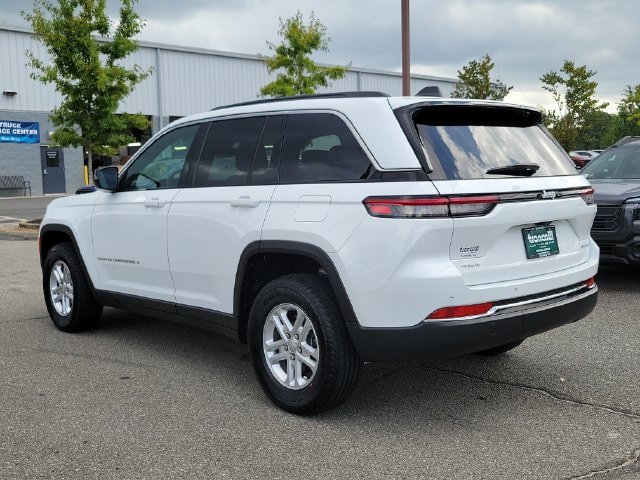 Certified 2025 Jeep Grand Cherokee Laredo AWD/4WD image 6