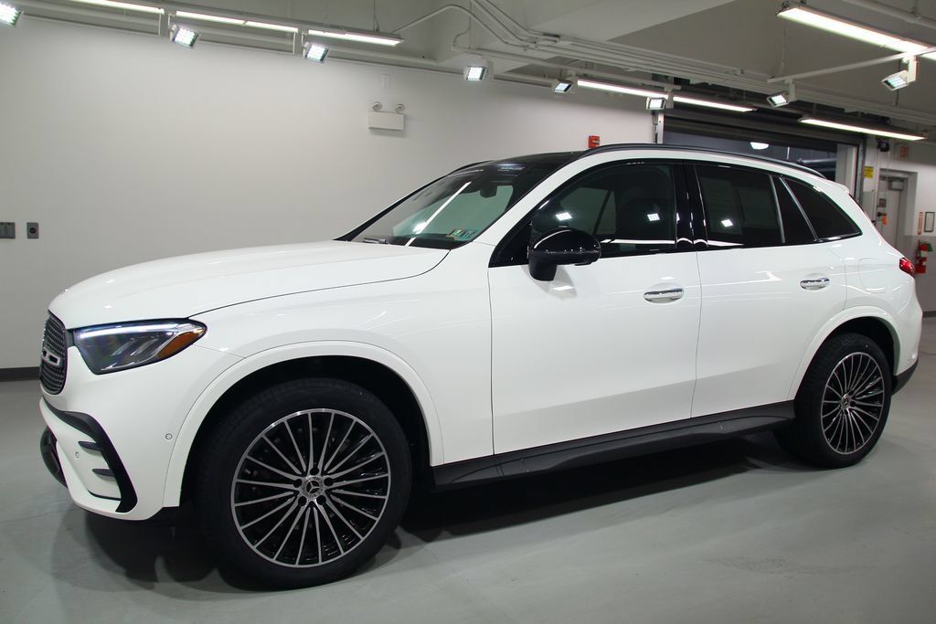 Certified 2025 Mercedes-Benz GLC 350e 4MATIC image 4
