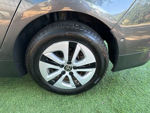 Used 2017 Toyota Prius Four w/ Advanced Technology Package FWD image 48