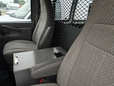 Used 2019 Chevrolet Express 2500 w/ Driver Convenience Package RWD image 16