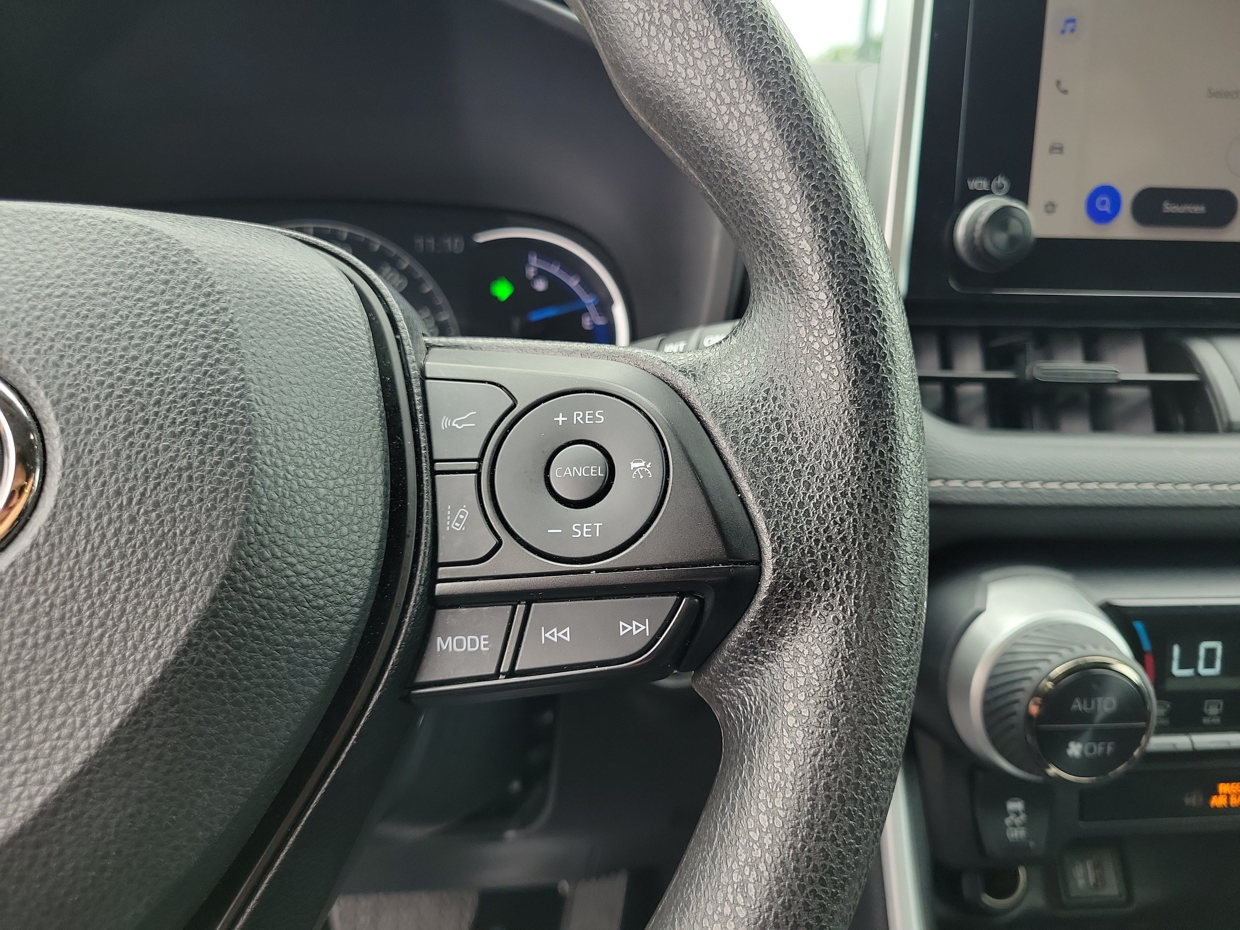 Used 2025 Toyota RAV4 XLE AWD/4WD image 23