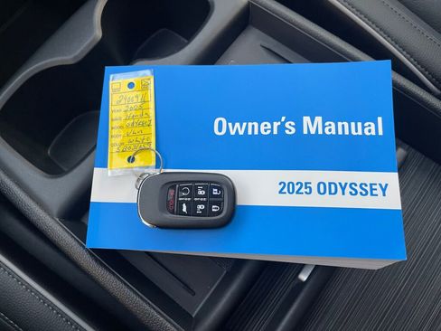 Certified 2025 Honda Odyssey Touring image 4