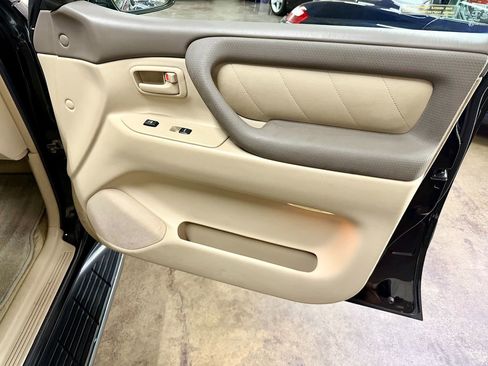 Used 2007 Toyota Land Cruiser image 18