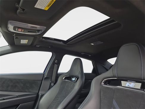 Used 2022 Hyundai Elantra N Base image 32