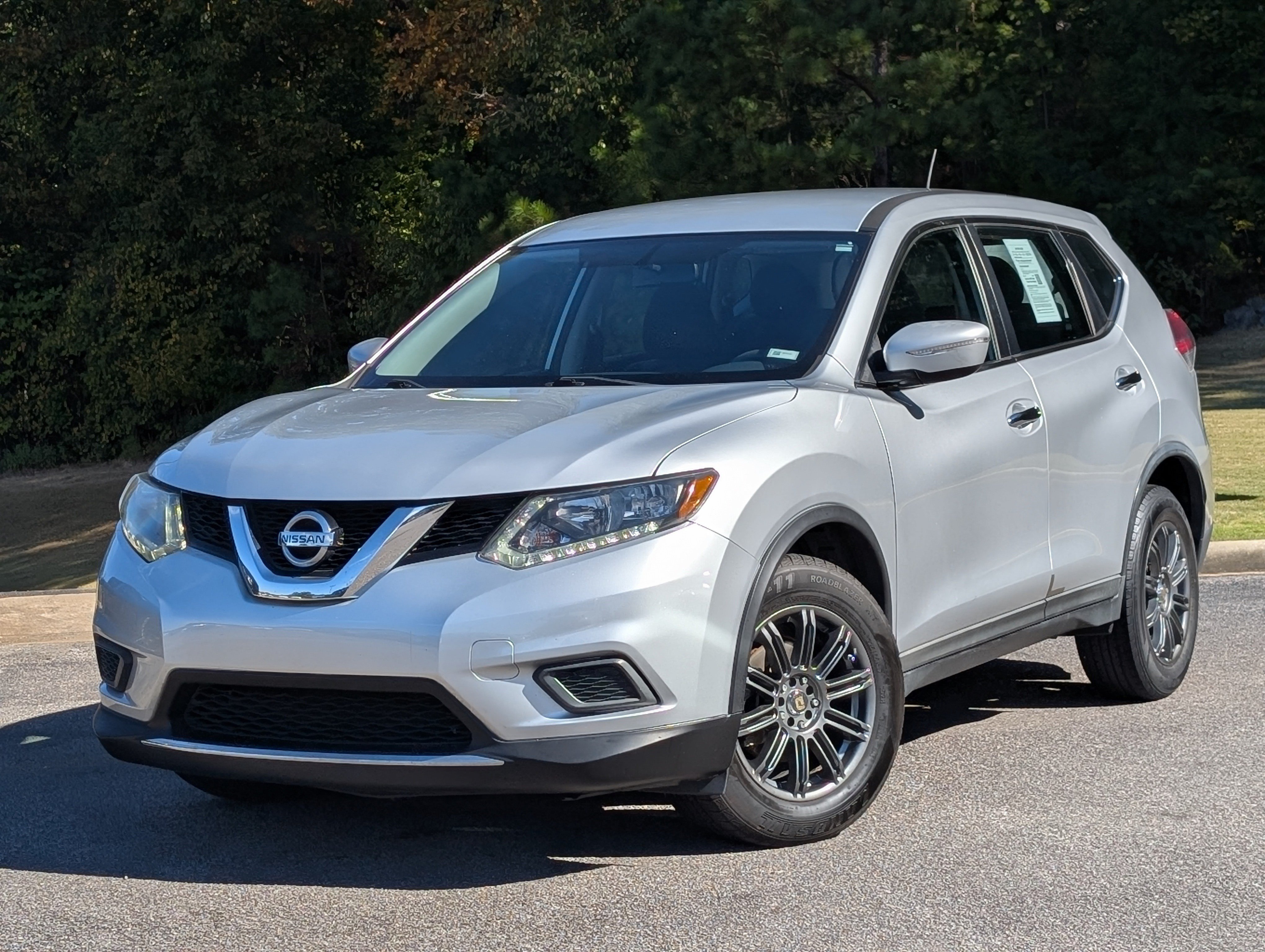 Used 2015 Nissan Rogue S FWD image 4