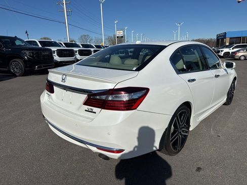 Used 2016 Honda Accord Touring image 5