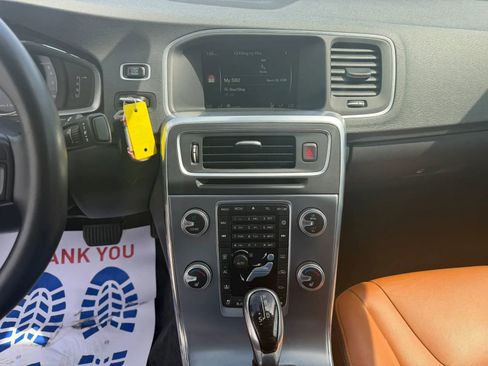 Used 2017 Volvo S60 T5 Inscription image 24